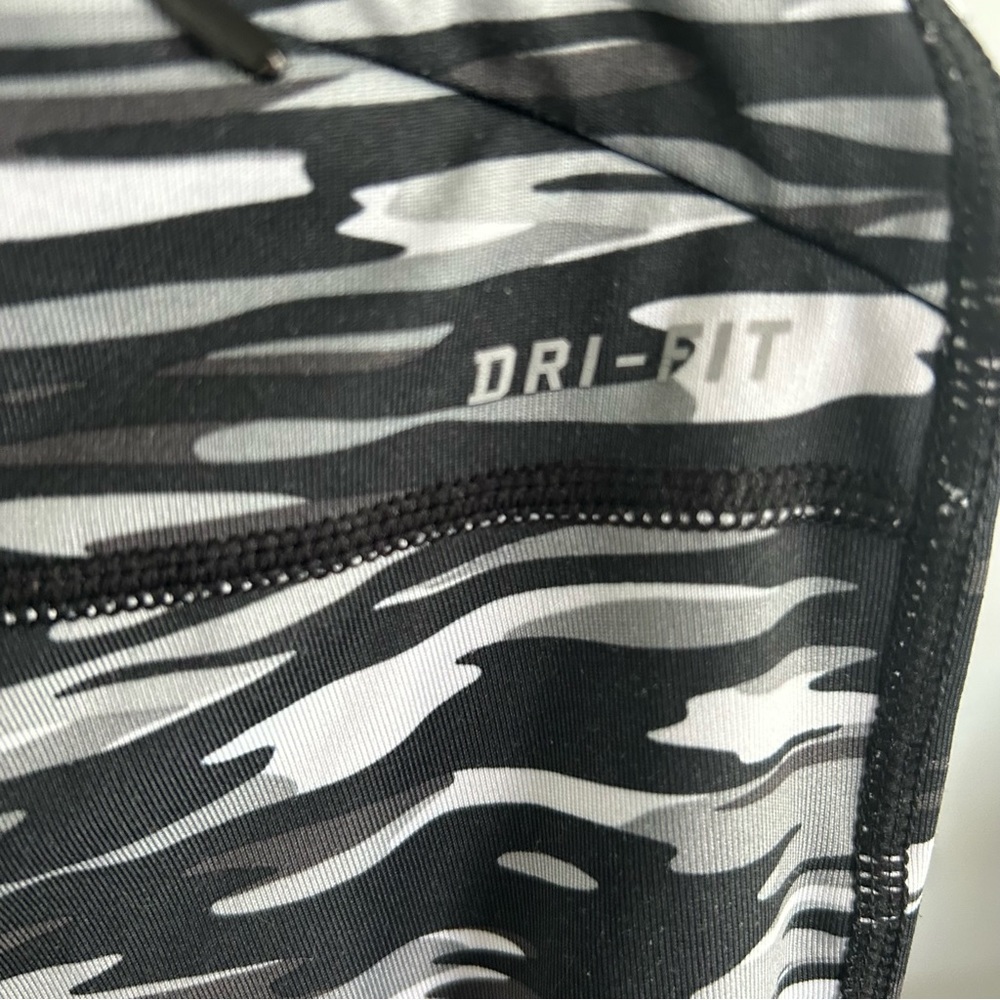 Nike Dri-Fit Ladies’ Activewear Capri Leggings - Size S - Picture 3 of 9